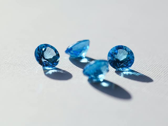Four small Sapphire gem stones