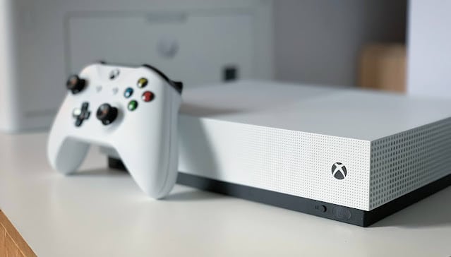 An Xbox Series S console and controller