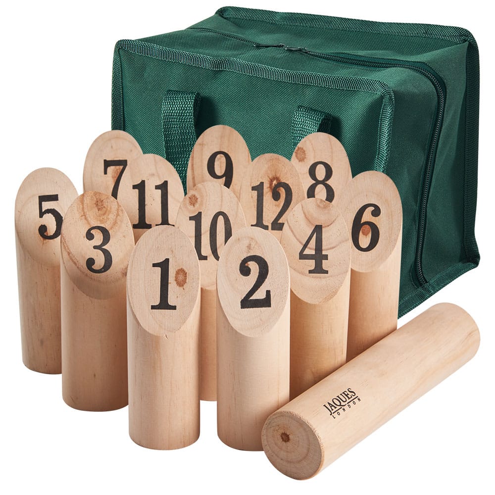 A set of wooden numbered pins and a throwing baton arranged before a green carrying bag, perfect for outdoor Mölkky games or as a fun summer prize giveaway.